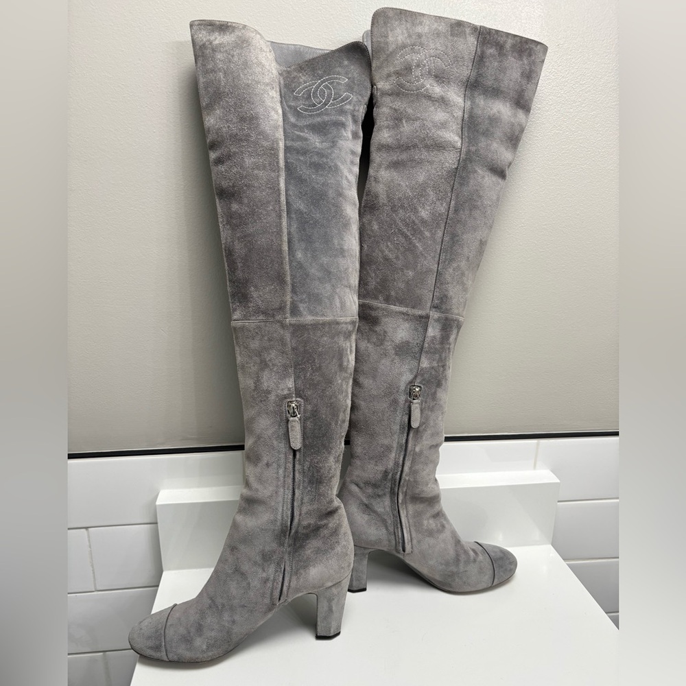 CHANEL by Karl Lagerfeld grey suede over knee cap toe heeled boots 39.5 - Picture 8 of 14